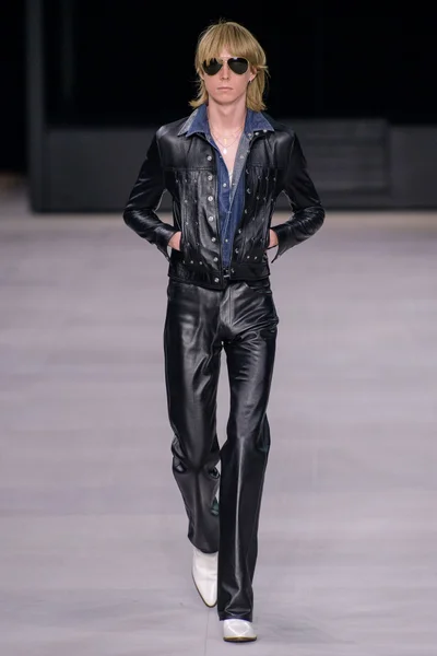 Look 17